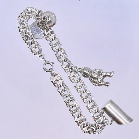 Armband Bismarck med 4 berlocker längd 19,5 cm, bredd 7 mm silver 830/1000. Vikt: 18,6 g
