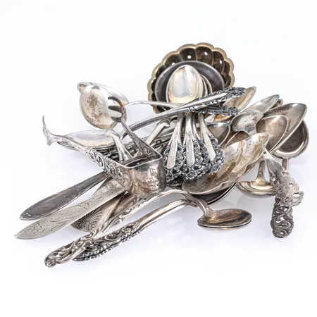 Diverse silver 830/1000 284g. Gravyrer.