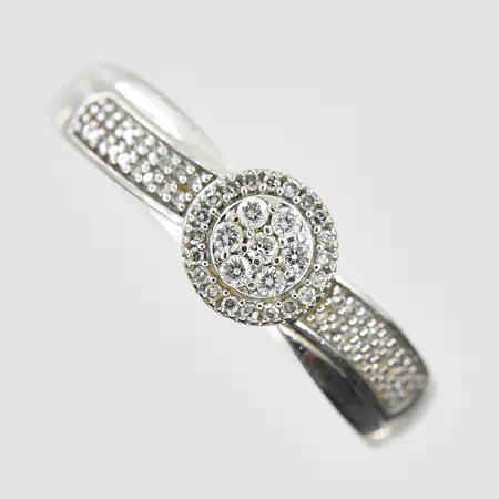 Ring med diamanter ca 56x0,0025ct samt 7x0,01ct, GHA, vitguld 18K. Vikt: 2,8 g