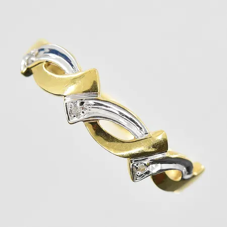 Ring med vita stenar stl:19¼, bredd 2-6mm, gulguld/vitguld, 18K. Vikt: 2,3 g