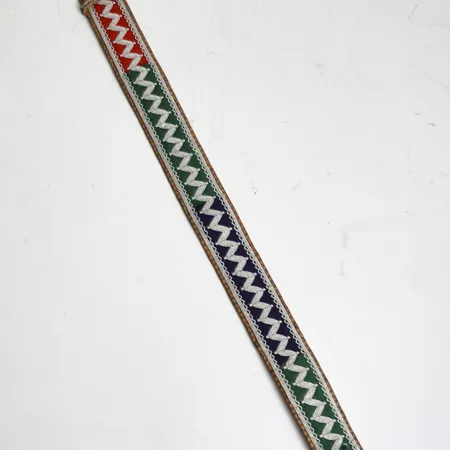 Sydsamiskt bälte, längd 75-85cm, total längd 101,5cm, bredd 3,7cm, tillverkat av Lena Persson.