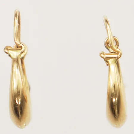 Ett par örhängen längd 17,7mm bredd 3,4mm 18K  Vikt: 1,5 g
