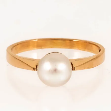 Ring med odlad pärla Ø 6 mm stl:15¾ bredd 2 mm 2,4g 18K.