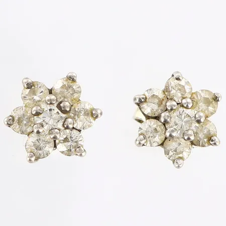 Örhängen blommotiv med vita stenar, 8x8mm, 925/1000 silver  Vikt: 1,9 g