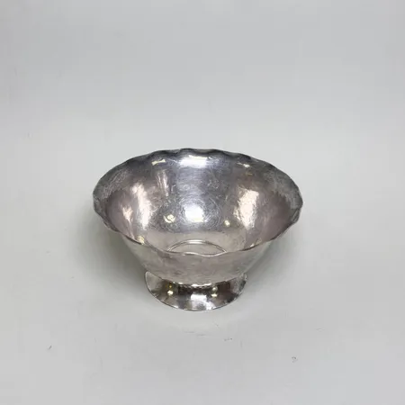 Skål höjd 5cm Ø10cm, gravyr, 830/1000 Silver 60,0g.
