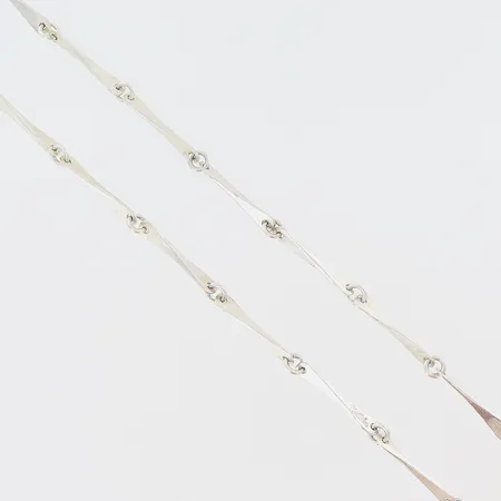 Collier signerat Colldin längd 72cm, ej öppningsbart, bredd 5mm, Carl-Axel Colldin Osby 1989, silver 925/1000 Vikt: 48,9 g
