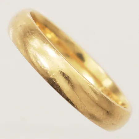 Ring slät stl:18, bredd 4mm gravyr, 18K Vikt: 4,7 g