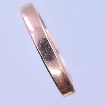 Ring stl:16½, bredd 3 mm roséguld 9K. Vikt: 2,5 g