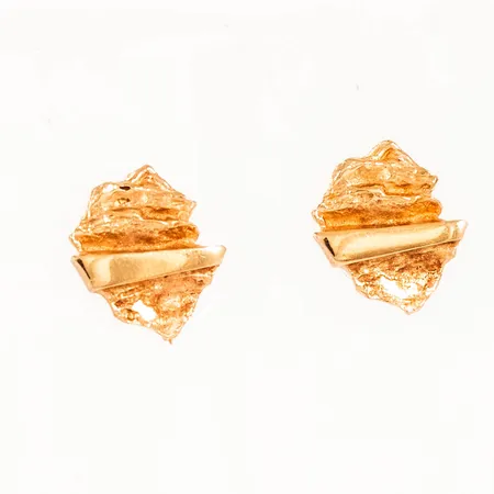 Örhängen vildmarksmönstrade mått 8,6 x 11,1 mm 1,8g 18K.