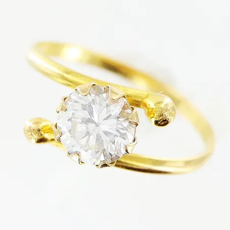 Ring vit sten stl:17¼ bredd 1,5-8mm 18K. Vikt: 1,7 g