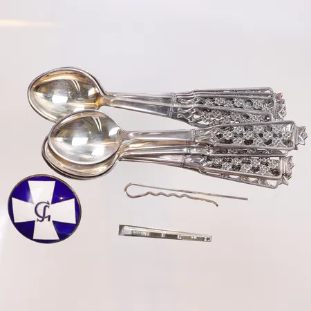 Diverse silver delvis defekt, gravyr med emalj Kaffeskedar 11st modell Princess silver  Vikt: 140,8 g