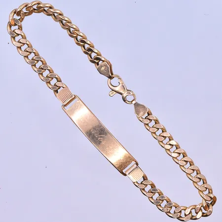 Armband Pansar med bricka längd 21,5 cm, bredd 6 mm graverad 18K. Vikt: 11,9 g
