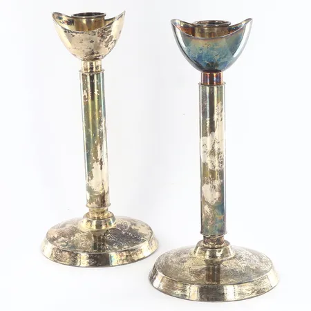 2 Ljusstakar längd: ca18cm, fylld i botten, bruttovikt: 505,8gram, 830/1000 silver Vikt: 0 g