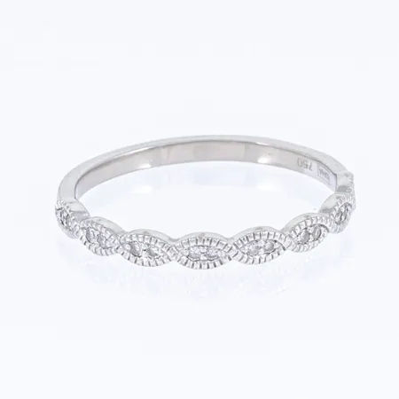 Ring Guldfynd med 16 x ca 0,005ct 8/8-slipade diamanter stl:15¾ bredd 1,5-2,2mm, 18K 1,3g.