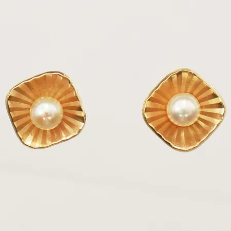 Ett par örhängen med pärlor, Ø9,5mm 18K  Vikt: 2,6 g