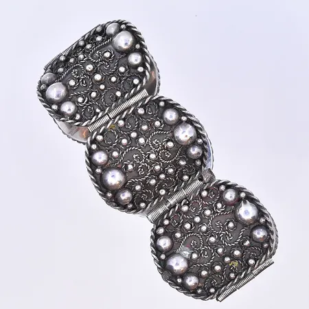 Armband längd 17,5 cm, bredd 34 mm silver 830/1000. Vikt: 47,9 g