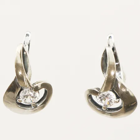  Ett par örhängen med vita stenar, längd 21mm bredd 14mm silver 925/1000 Vikt: 3,6 g