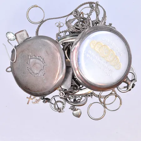 Diverse silver, silver 830/1000. Vikt: 162,5 g