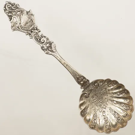 Uppläggningssked med motiv av svan, längd 20cm silver 830/1000 Vikt: 61,4 g