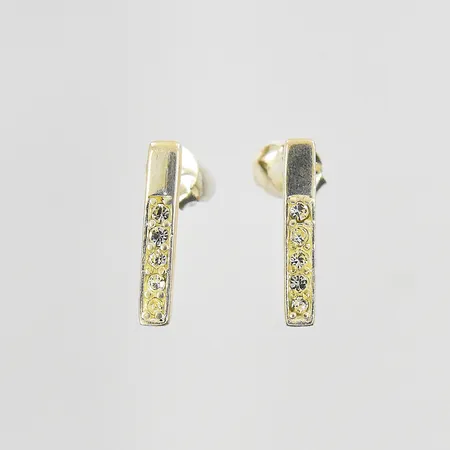 Örhängen med vita stenar, längd 15mm, bredd 3mm, silver 925/1000. Vikt: 1,1 g