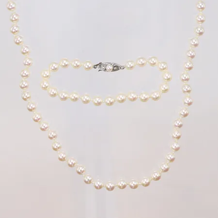 Smyckesset med pärlimitationer, collier längd 71cm samt armband längd 19cm med lås i silver 925/1000  Vikt: 51,9 g