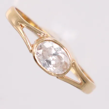 Ring stl 17 liten vit sten 18K Vikt: 1,4 g