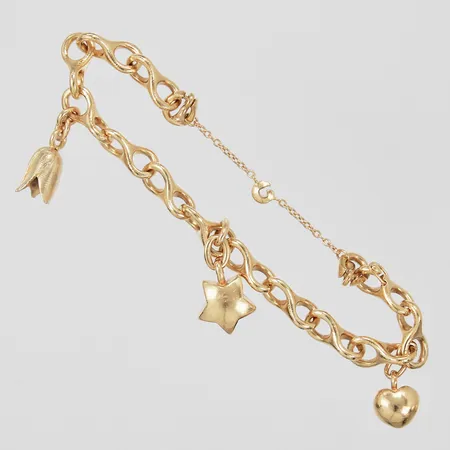 Armband Ole Lynggard med berlocker längd: ca 18cm bredd: ca 2-33mm med säkerhetskedja dobbar, lås saknas, 18K Vikt: 44,3 g