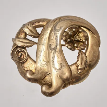 Brosch 37,8x40,8mm, förgyllt silver 830/1000, 7,17g.