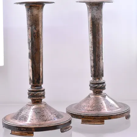 Ett par ljusstakar höjd 20 cm, fylld botten silver 830/1000. Bruttovikt 885,3g 