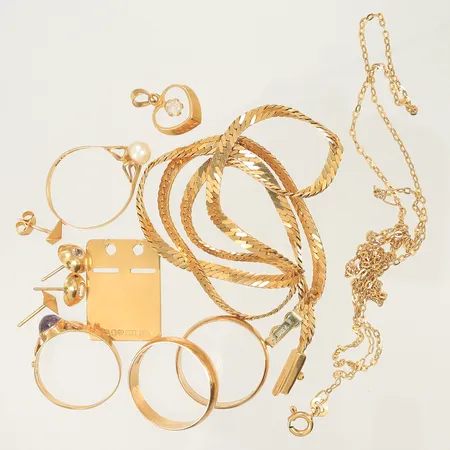 2 Halsband, 2 släta ringar, Pärlring, ring med sten, 4 örhängen varav 2 med stenar, Hänge hjärta med vit sten, id-bricka, defekter/gravyrer/ojämna, 18K 30,4g