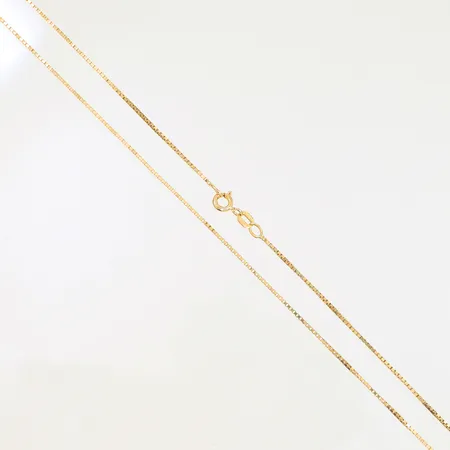 Halskedja Venezia längd ca 46cm, bredd 1mm, vridna länkdelar, 18K, 3,3g Vikt: 3,3 g