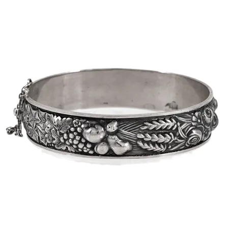 Stelt armband bredd 16 mm innermått 18 cm 22,5g silver 830/1000. Säkerhetskedja & kistlås. 
