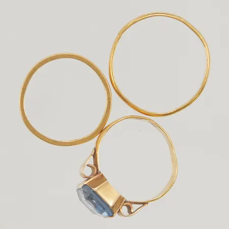 Ring med sten, 2 Ringar, 18/23K bruttovikt 11,7g.