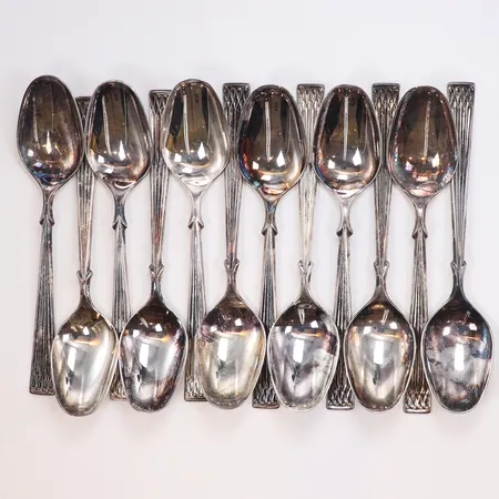 12 Skedar, längd 15cm, bredd 4-33mm, 830/1000 silver Vikt: 266,9 g