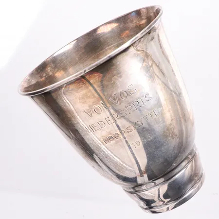 Pokal höjd 10cm Ø9cm Guldsmedsaktiebolaget I Stockholm år 1955, gravyr, silver 830/1000 Vikt: 79 g