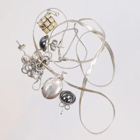 Diverse silver, delvis defekt, 830/925/1000 silver Vikt: 14,5 g