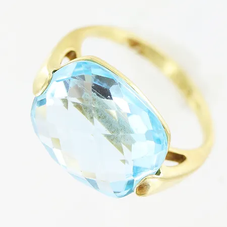 Ring stl:17 blå sten 11,4x13mm, GHA, 18K. Bruttovikt: 5,4gram Vikt: 0 g
