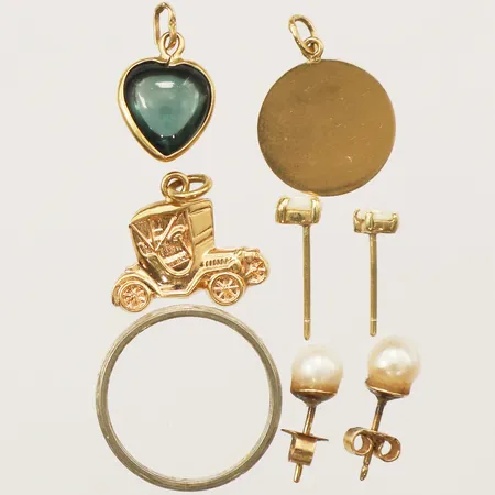 Diverse guld, gravyrer 18K  Vikt: 7,7 g