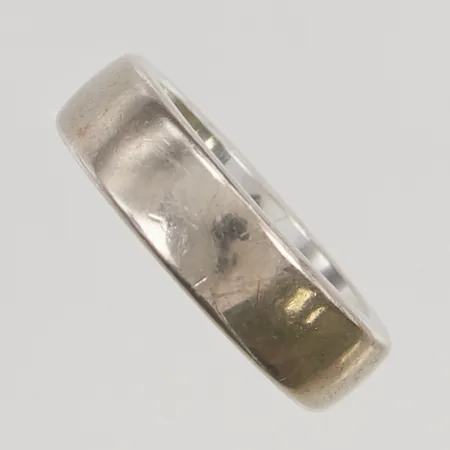 Ring stl:17 bredd 5mm gravyr vitguld 18K 14,4g.