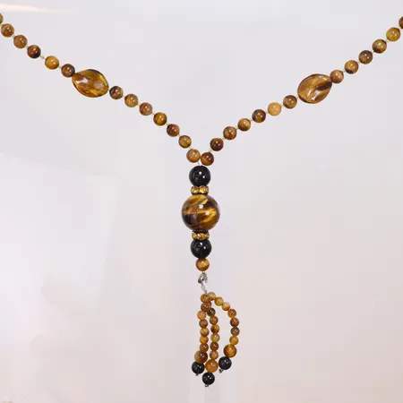 Collier med stenar Tigeröga och svart sten längd 64cm, lås i metall 
