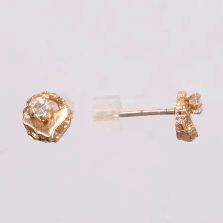 Ett par örhängen Ø6mm, små vita stenar, gummistoppar, 18K Vikt: 0,8 g