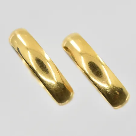2 ringar stl:17 bredd 4mm, gravyr, 18K. Vikt: 8 g
