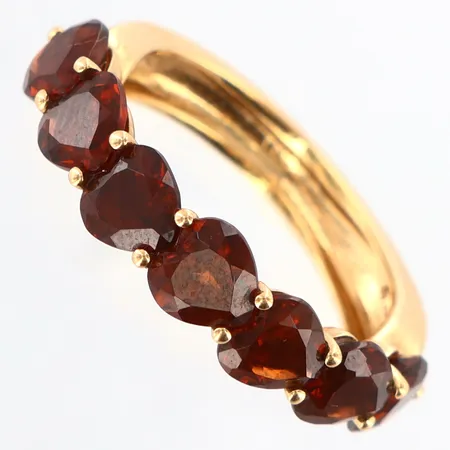 Ring med röda stenar stl: 16¾, bredd: 3,5-5mm, 18K Vikt: 3,4 g