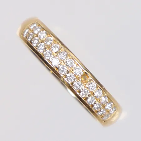 Ring med diamanter 27xca0,01ct stl 16¾ bredd 4mm, saknar en diamant, HE (Heribert Engelbert AB) Stockholm 1999, 18K Vikt: 4,5 g