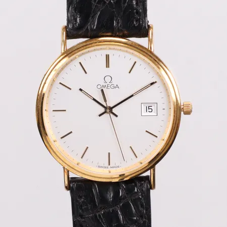 Herrur Omega quartz Ø32,5mm originalband och orginal etui, gravyr, behov av batteri byte 18K