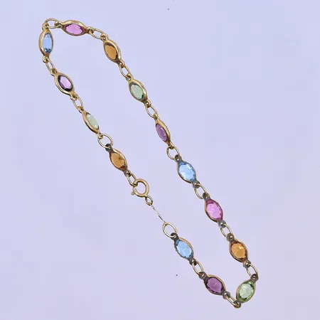 Armband med färg stenar Guldfynd längd 18,5 cm, bredd 5 mm 18K. Vikt: 2,7 g