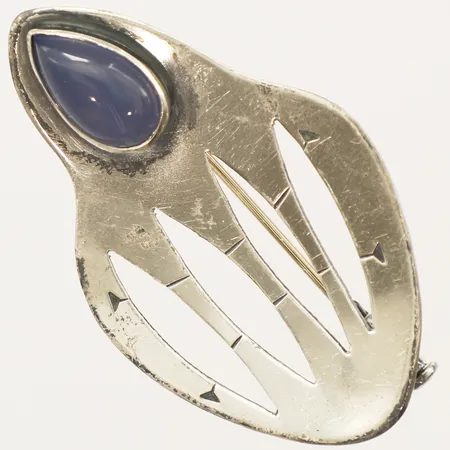 Brosch med blå kalcedon mått 49x30mm Ge-Kå-Smyckek G Kaplan silver 830/1000 Vikt: 7,6 g