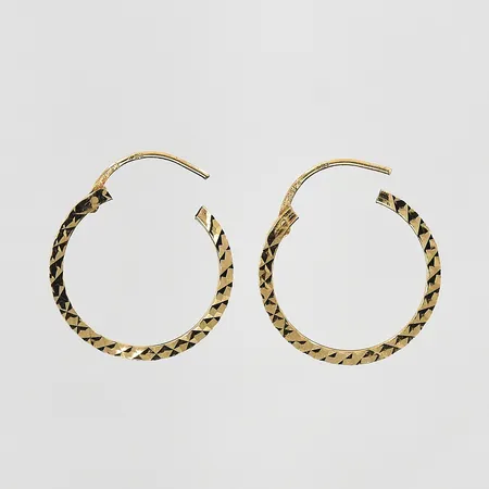 Örhängen Ø14mm, bredd 1mm, 18K. Vikt: 0,5 g