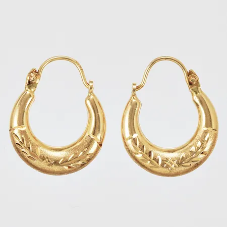 Ett par örhängen längd: ca 1,7cm bredd: ca 2mm 18K  Vikt: 1,3 g