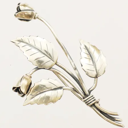 Brosch blommor längd 65mm, bredd 39mm Asa-Silver Tage Linde silver 830/1000 Vikt: 8,9 g